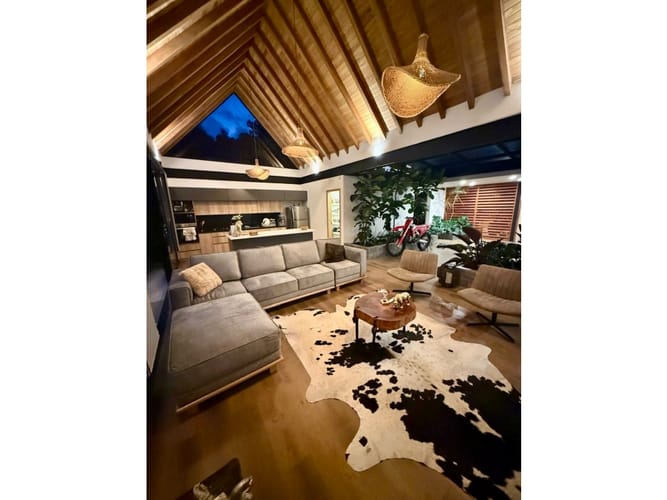 Apartamento de 3 alcobas en venta en Medellín, 320 m² · foto 5 de 16