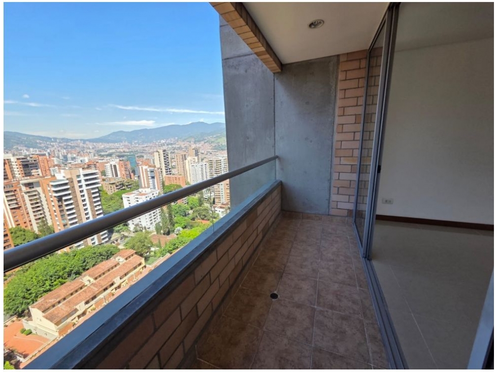 Apartamento en venta en El Poblado, Medellín · foto 7 de 24