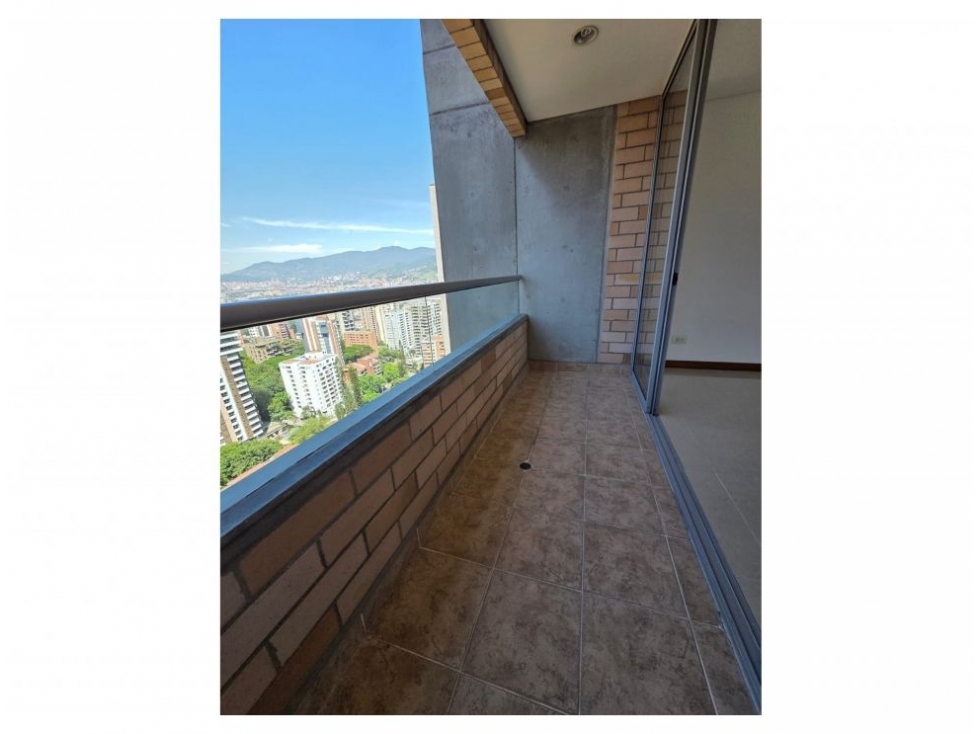 Apartamento en venta en El Poblado, Medellín · foto 8 de 24