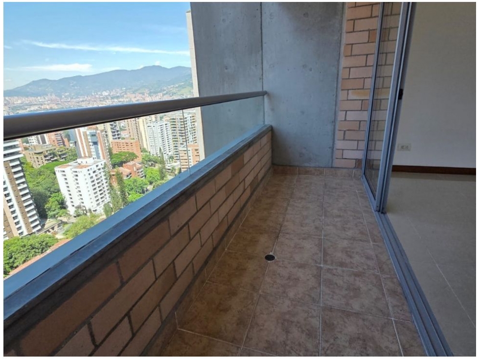 Apartamento en venta en El Poblado, Medellín · foto 9 de 24