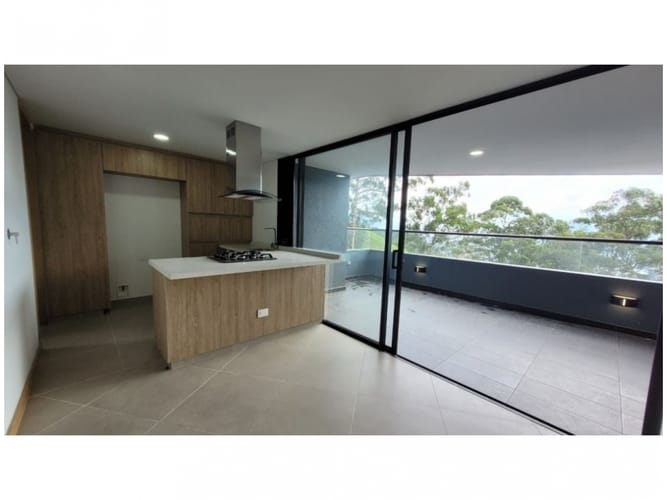 Apartamento de 3 alcobas en venta en El Poblado, Medellín, 100 m² · foto 3 de 18
