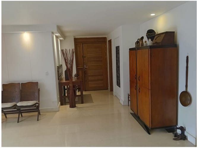Apartamento de 3 alcobas en venta en Lalinde, Medellín, 295 m² · foto 2 de 24