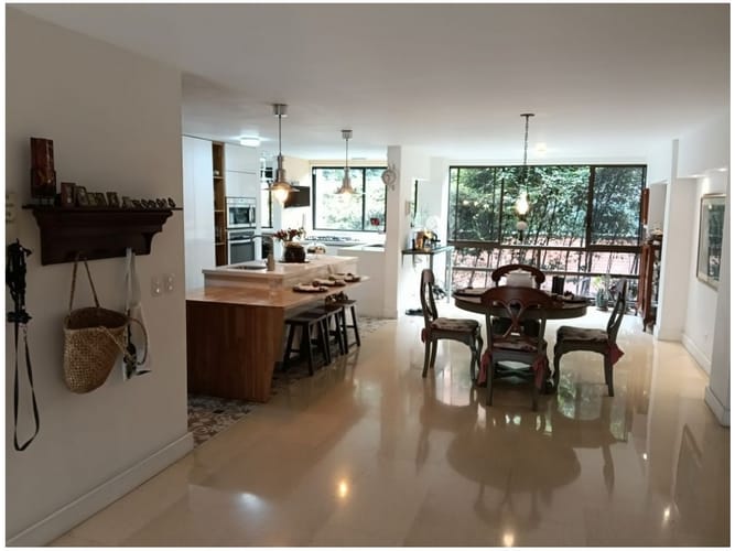 Apartamento de 3 alcobas en venta en Lalinde, Medellín, 295 m² · foto 3 de 24