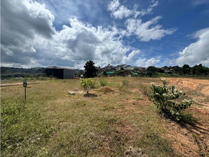 Lote en venta en San Lorenzo, Guarne, 1177 m² · foto 2 de 8