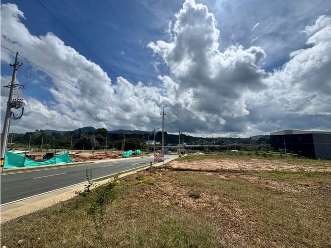Lote en venta en San Lorenzo, Guarne, 1177 m² · foto 3 de 8