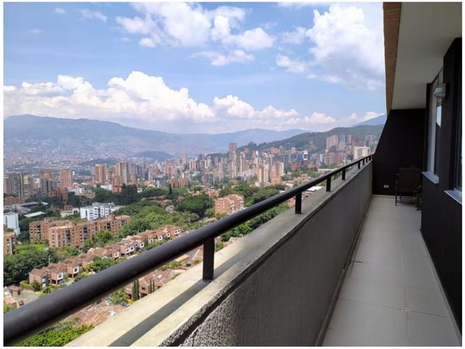 Apartamento en venta en Los Naranjos, Medellín · foto 2 de 10