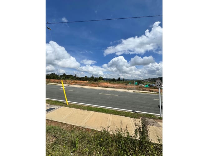 Lote en venta en San Lorenzo, Guarne, 1177 m² · foto 4 de 8