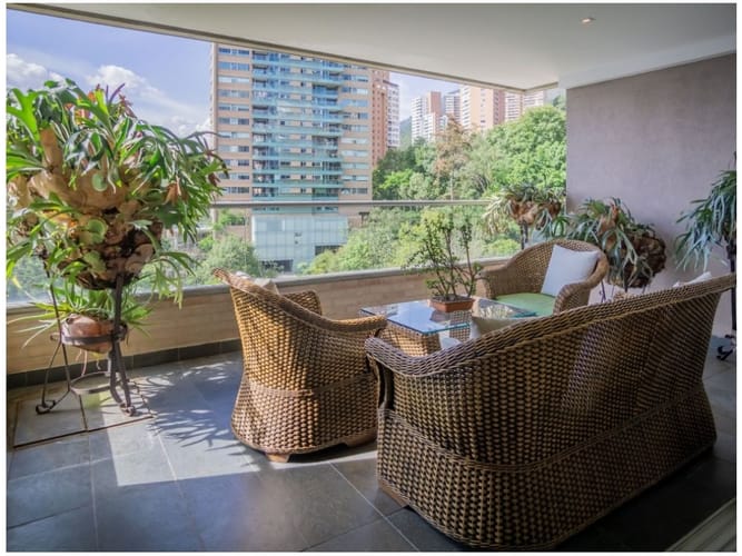 Apartamento de 3 alcobas en venta en El Poblado, Medellín, 240 m² · foto 2 de 20