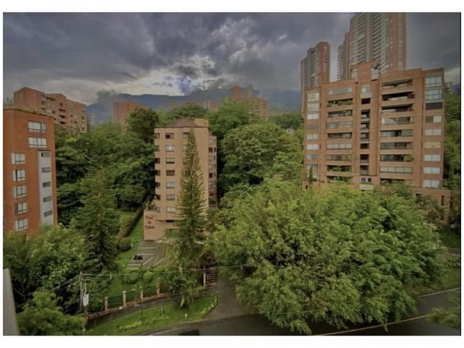 Apartamento de 2 alcobas en venta en El Tesoro, Medellín, 165 m² · foto 17 de 18