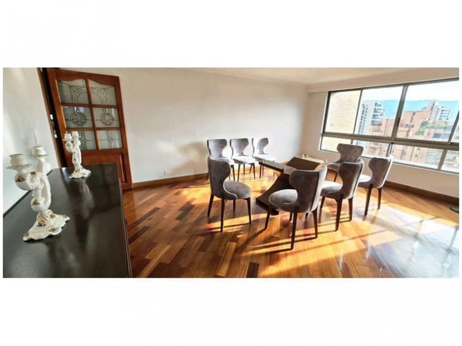 Apartamento de 3 alcobas en venta en Castropol, Medellín, 320 m² · foto 4 de 24