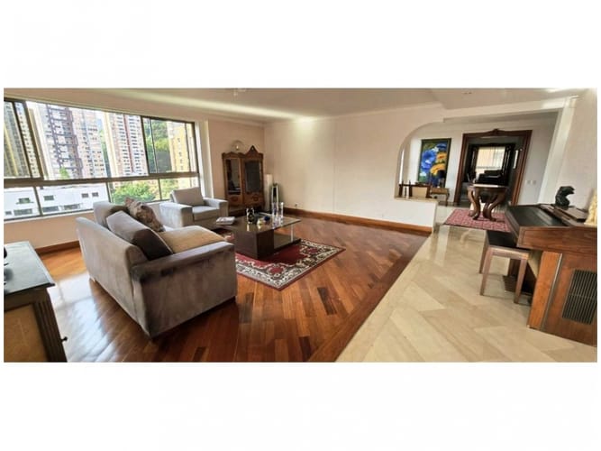 Apartamento de 3 alcobas en venta en Castropol, Medellín, 320 m² · foto 6 de 24