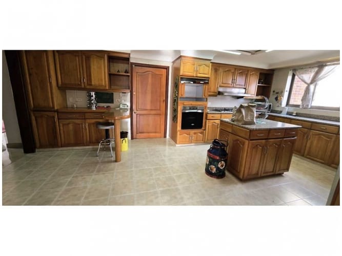 Apartamento de 3 alcobas en venta en Castropol, Medellín, 320 m² · foto 9 de 24