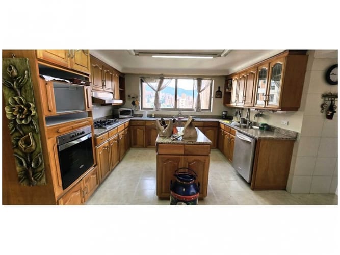 Apartamento de 3 alcobas en venta en Castropol, Medellín, 320 m² · foto 11 de 24