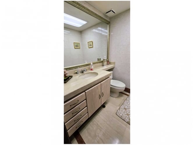 Apartamento de 3 alcobas en venta en Castropol, Medellín, 320 m² · foto 12 de 24