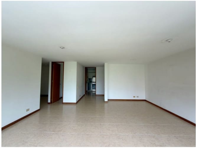 Apartamento de 3 alcobas en venta en El Diamante No. 2, Medellín, 113 m² · foto 4 de 6
