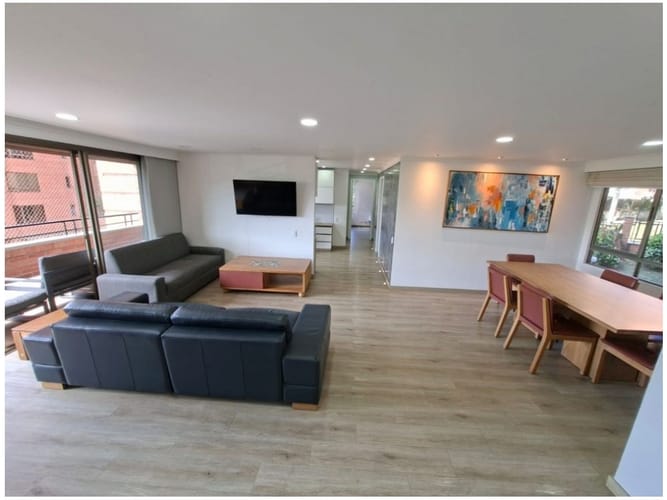 Apartamento de 3 alcobas en venta en El Tesoro, Medellín, 145 m² · foto 2 de 24