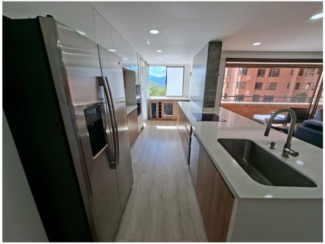 Apartamento de 3 alcobas en venta en El Tesoro, Medellín, 145 m² · foto 12 de 24