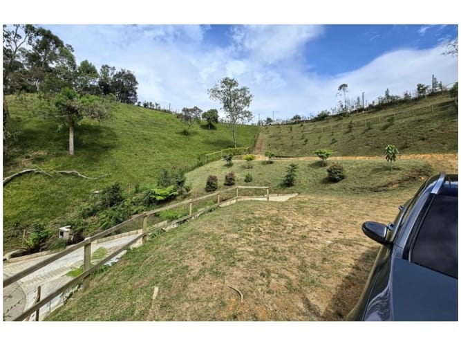 Lote en venta en La Mosquita, Guarne, 1600 m² · foto 2 de 6