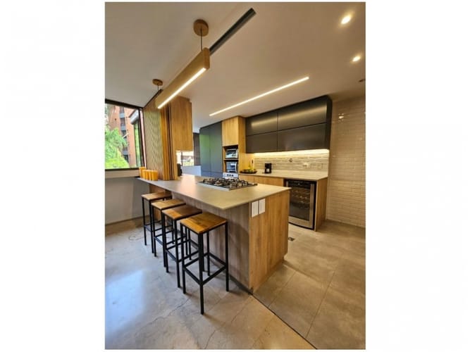 Apartamento de 3 alcobas en venta en El Poblado, Medellín, 189 m² · foto 2 de 10
