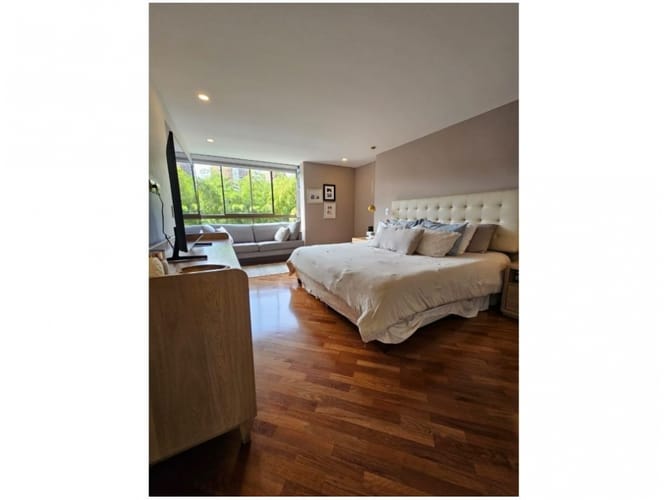 Apartamento de 3 alcobas en venta en El Poblado, Medellín, 189 m² · foto 8 de 10