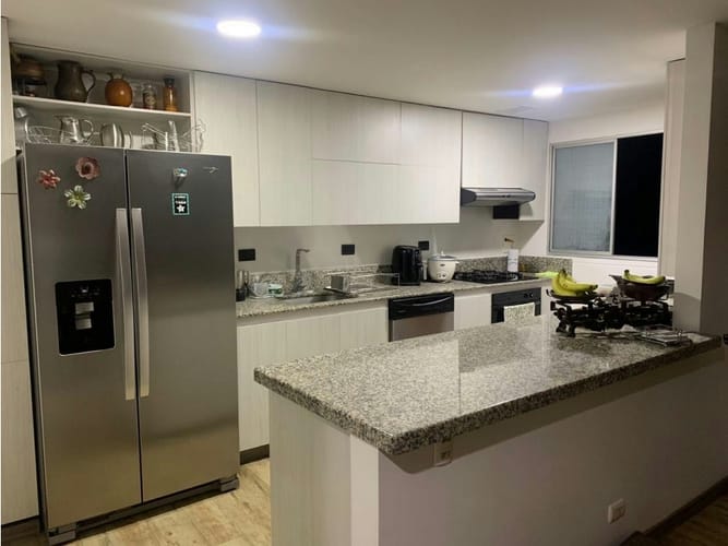 Apartamento de 3 alcobas en venta en El Poblado, Medellín, 138 m² · foto 6 de 9