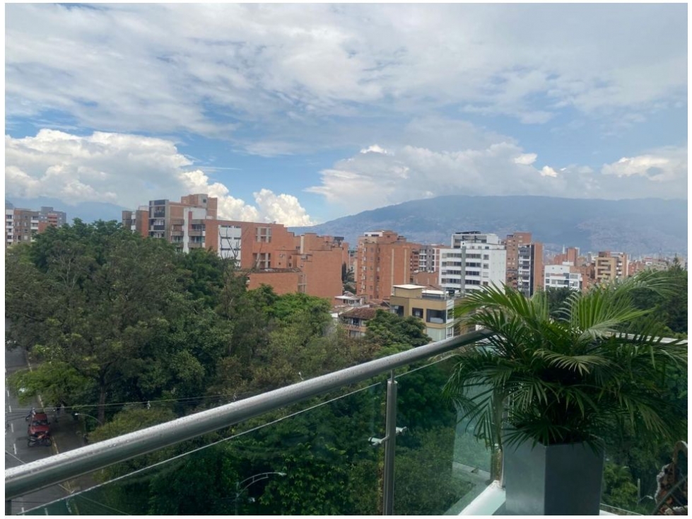 Apartamento en venta en La Castellana, Medellín · foto 2 de 24
