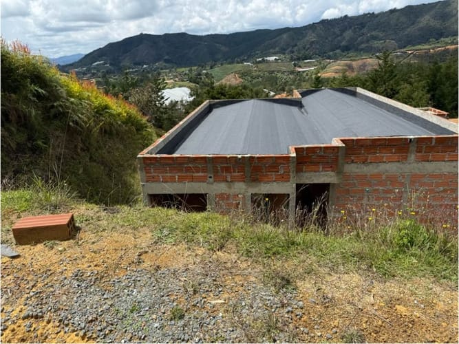 Casa de 2 alcobas en venta en Alto La Compa�Ia, Medellín, 110 m² · foto 2 de 6