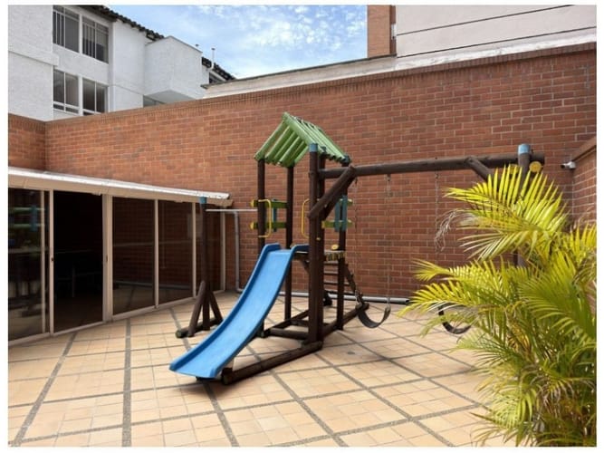 Apartamento de 4 alcobas en venta en Laureles, Medellín, 100 m² · foto 23 de 24