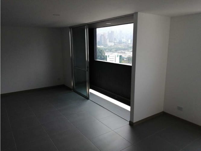 Apartamento de 2 alcobas en venta en Cristo Rey, Medellín, 82 m² · foto 2 de 6
