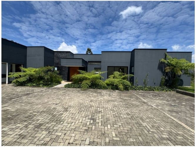 Casa de 3 alcobas en venta en Los Salados, Medellín, 374 m² · foto 2 de 14