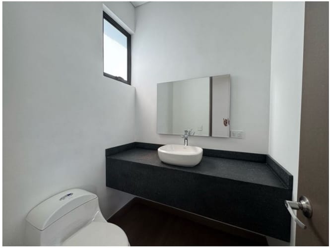 Casa de 3 alcobas en venta en Los Salados, Medellín, 374 m² · foto 10 de 14