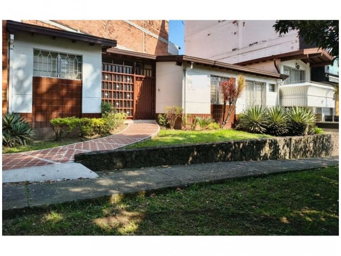 Casa de 3 alcobas en venta en Laureles, Medellín, 210 m² · foto 3 de 24