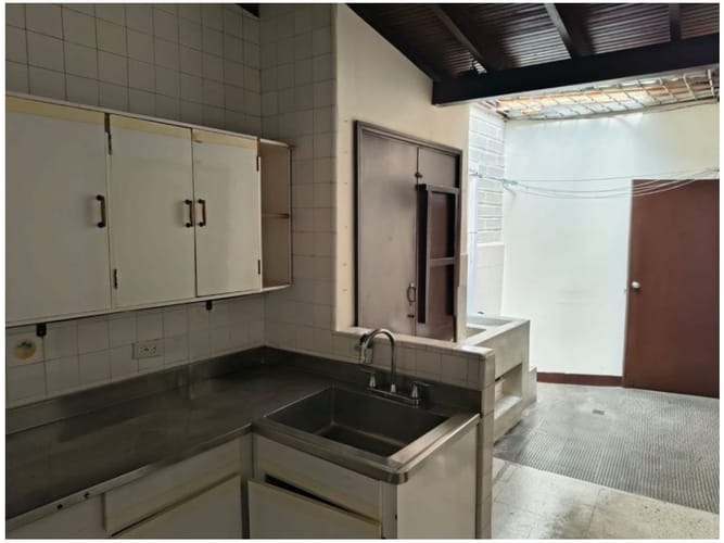 Casa de 3 alcobas en venta en Laureles, Medellín, 210 m² · foto 6 de 24