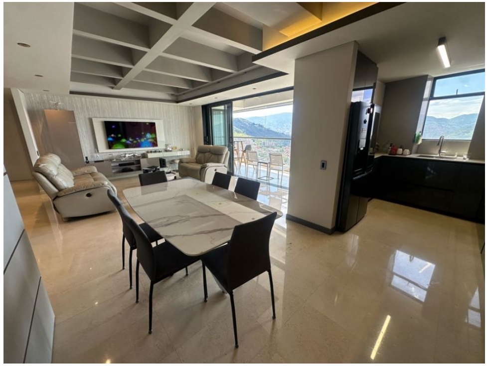 Apartamento en venta en Loma De Las Brujas, Envigado · foto 2 de 24
