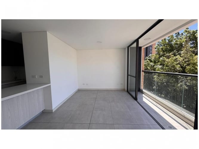 Apartamento de 3 alcobas en venta en Los Colores, Medellín, 75 m² · foto 3 de 21