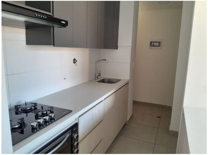Apartamento de 3 alcobas en venta en Los Colores, Medellín, 75 m² · foto 4 de 21