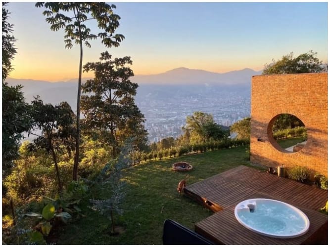 Casa de 6 alcobas en venta en Las Palmas, Envigado · foto 2 de 6