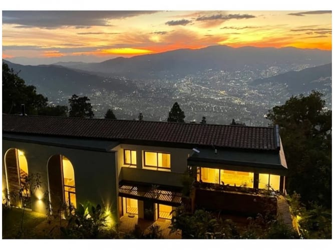 Casa de 6 alcobas en venta en Las Palmas, Envigado · foto 3 de 6
