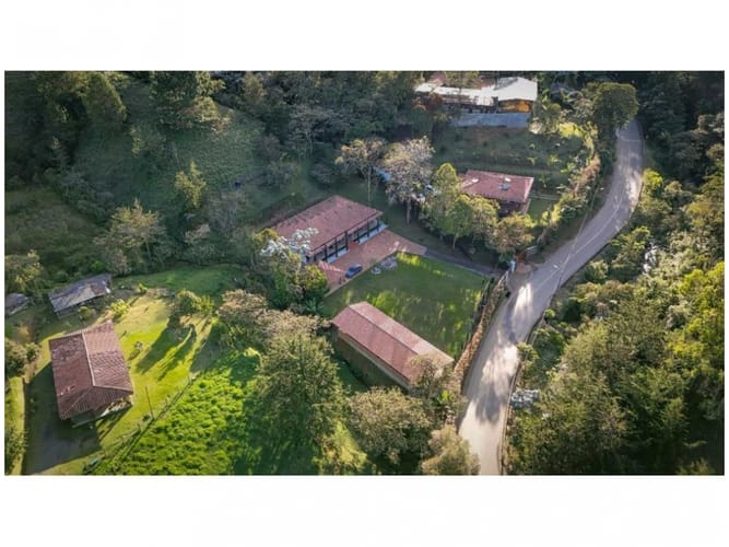 Finca en venta en Sajonia, Medellín, 400 m² · foto 2 de 24