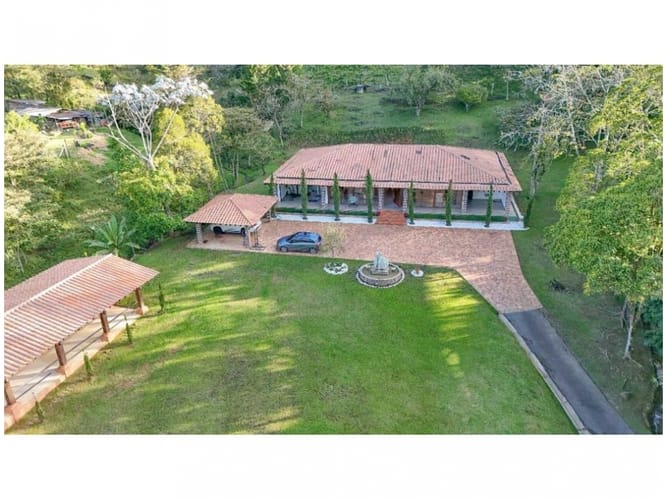 Finca en venta en Sajonia, Medellín, 400 m² · foto 3 de 24