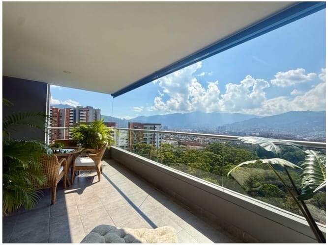 Apartamento de 3 alcobas en venta en Loma Benedictinos, Medellín, 211 m² · foto 2 de 23