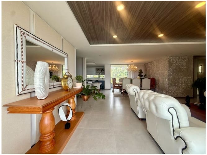 Apartamento de 3 alcobas en venta en Loma Benedictinos, Medellín, 211 m² · foto 4 de 23