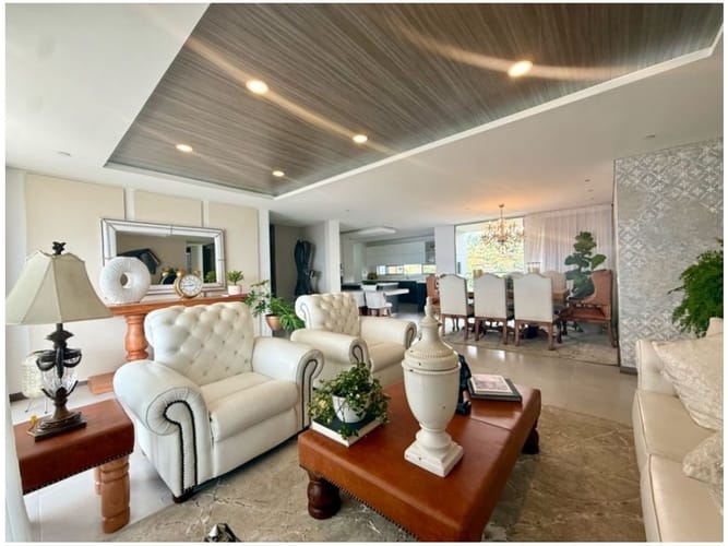 Apartamento de 3 alcobas en venta en Loma Benedictinos, Medellín, 211 m² · foto 5 de 23