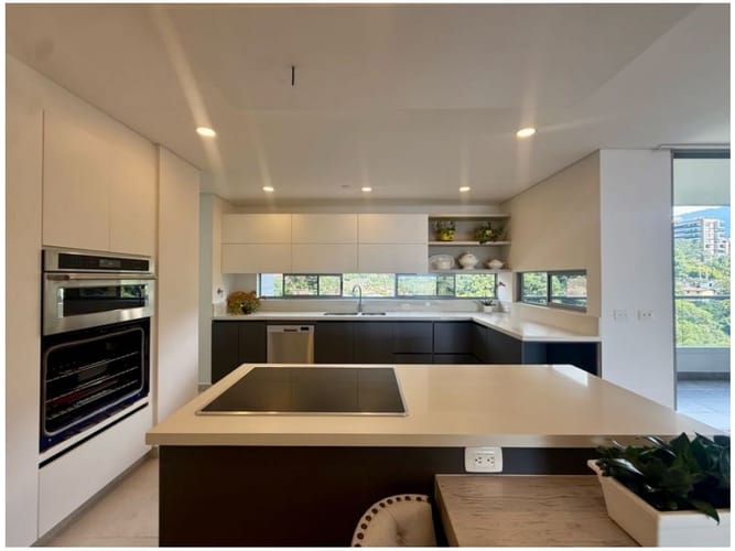 Apartamento de 3 alcobas en venta en Loma Benedictinos, Medellín, 211 m² · foto 12 de 23