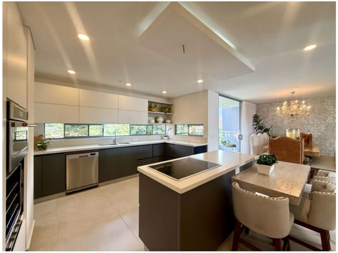 Apartamento de 3 alcobas en venta en Loma Benedictinos, Medellín, 211 m² · foto 13 de 23