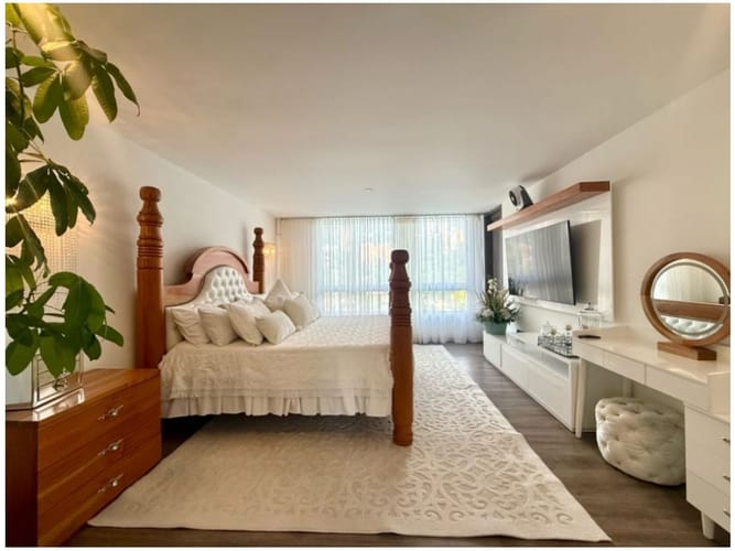 Apartamento de 3 alcobas en venta en Loma Benedictinos, Medellín, 211 m² · foto 18 de 23