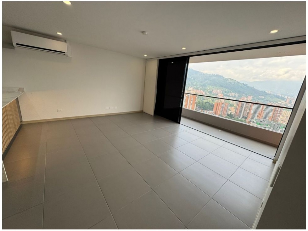 Apartamento en venta en Loma De Las Brujas, Envigado · foto 2 de 15