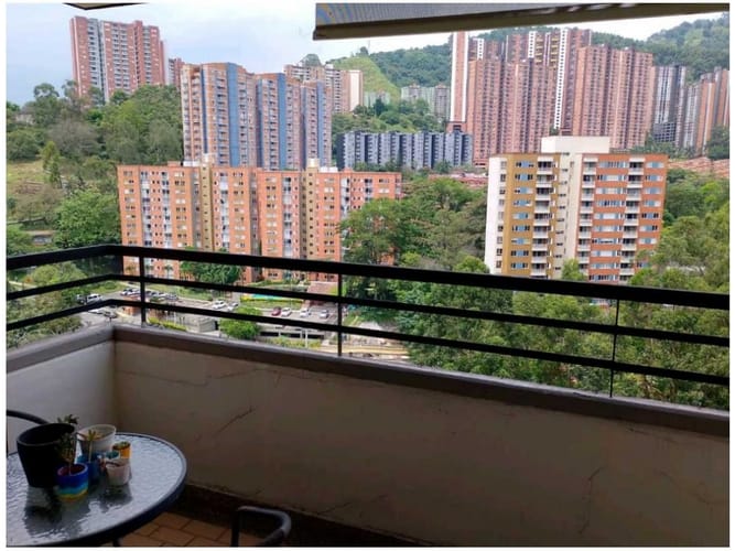 Apartamento de 3 alcobas en venta en El Rodeo, Medellín, 69 m² · foto 3 de 23