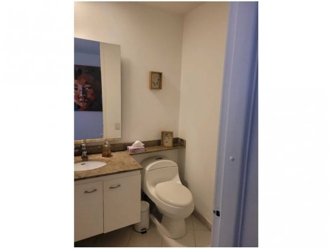 Apartamento de 1 alcoba en venta en El Poblado, Medellín, 76 m² · foto 11 de 12