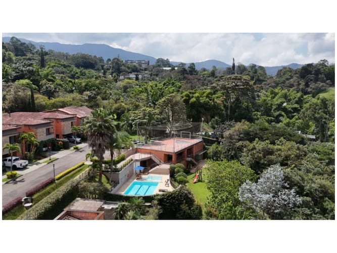 Casa de 3 alcobas en venta en La Sebastiana, Envigado, 246 m² · foto 23 de 24
